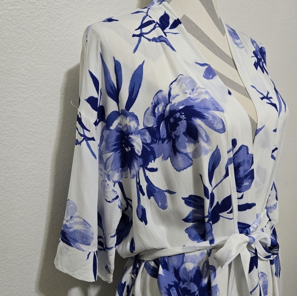 Yumi Kim White & Blue Floral Robe - Picture 3 of 12